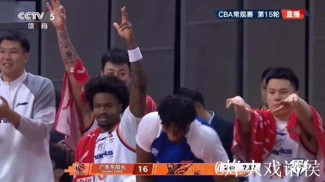 CBA-洛夫顿26+6张镇麟22分 上海40分大胜广东