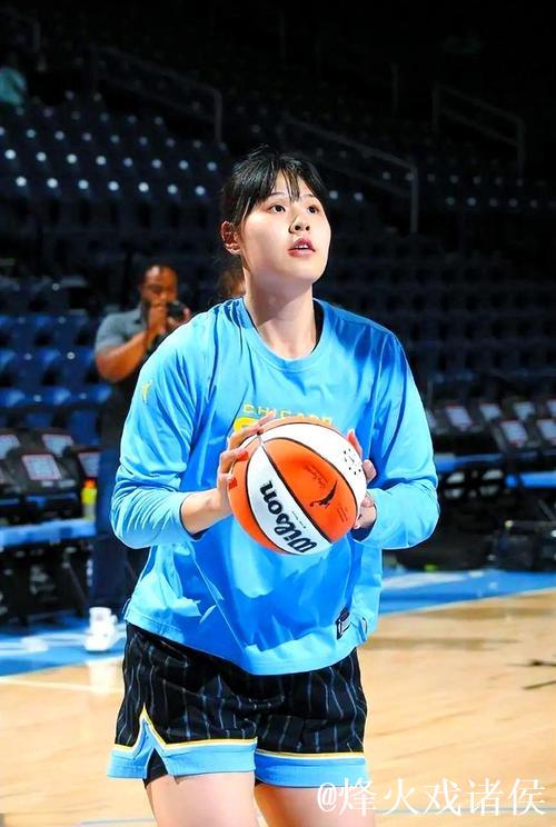 李月汝WNBA生涯首次先发 受困犯规仅得3分2板